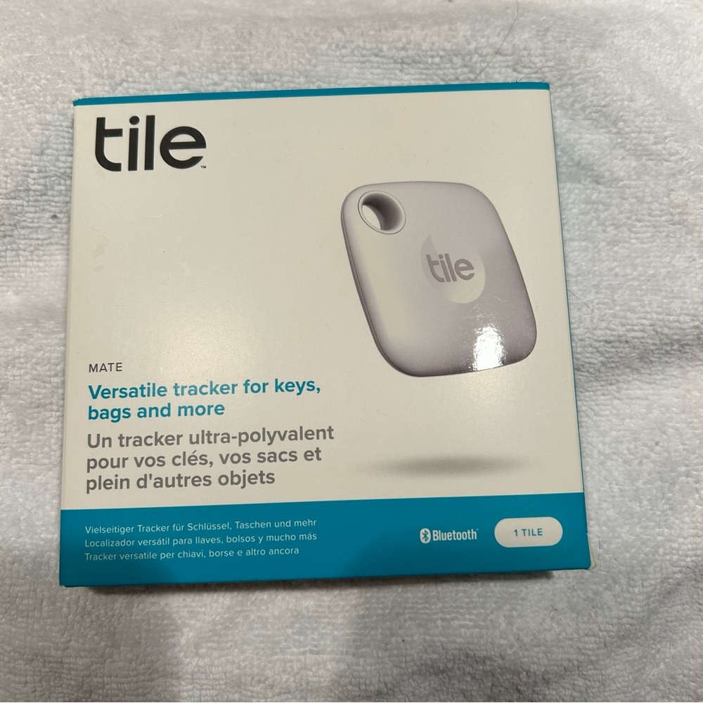 Tile Mate Bluetooth Tracking Device - White